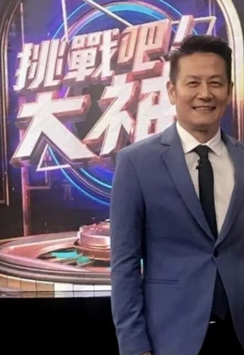 清秀大奶骚货淫声荡语撩骚互动坐骑假屌操逼_ - 极流TV海报