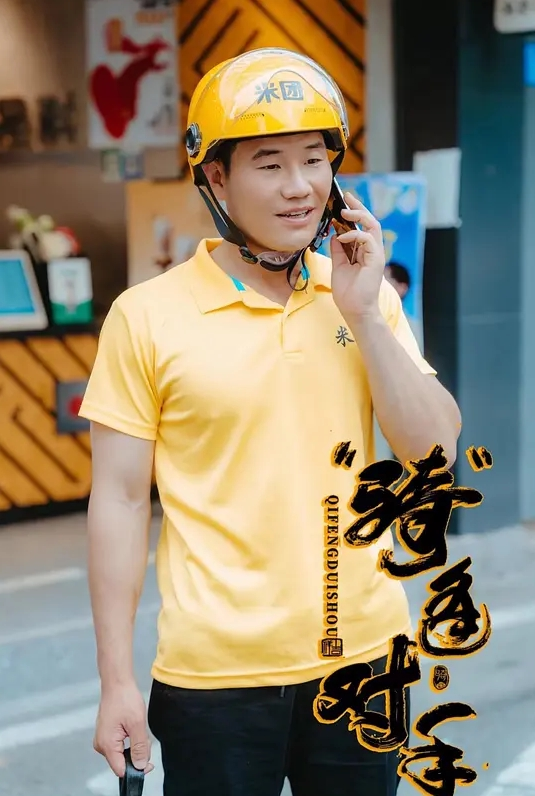 医科大学宦雅昕，十个眼镜九个骚这个也一样， 被男朋友调教的不错 - 极流TV海报